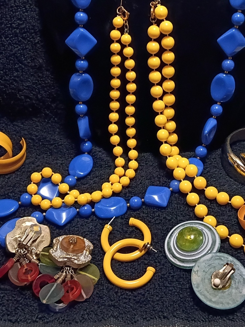 Mixed Bag Of Vintage Jewelry